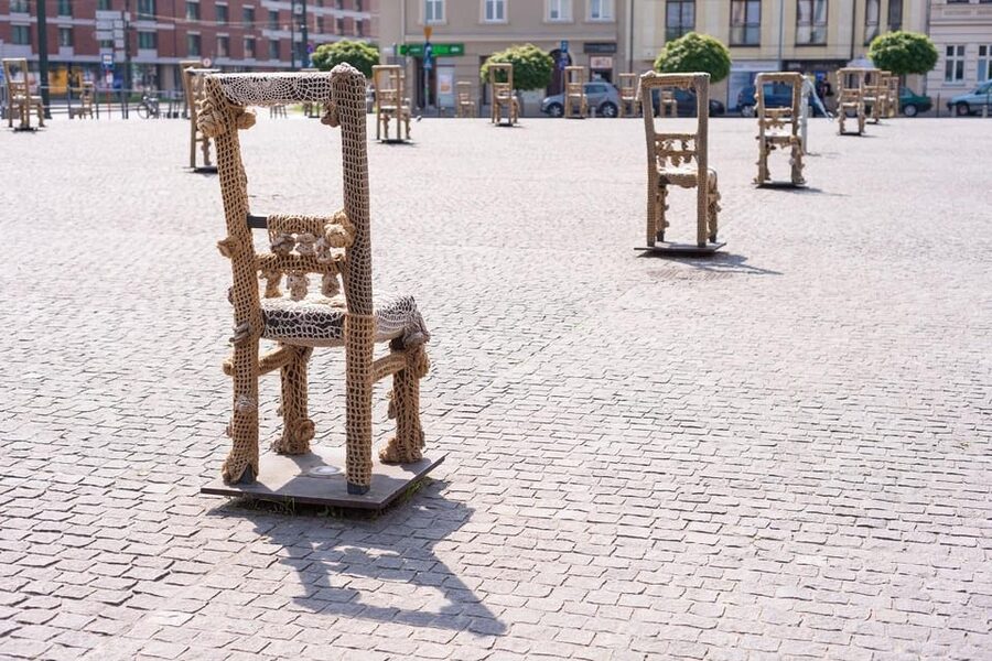 Kraków: Schindler’s Factory & Jewish Ghetto Guided Tour - Under the Eagle Pharmacy: hope in medicine form