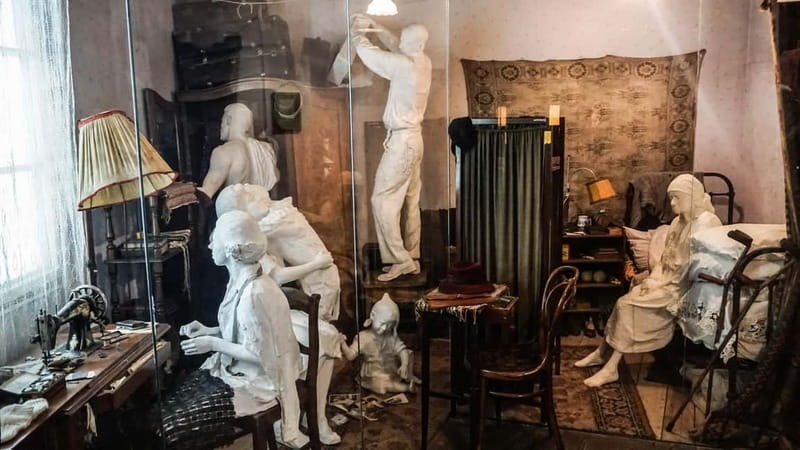 Krakow: Schindler's Factory Tour and Entrance Ticket - Languages and small group format, how to get the story right