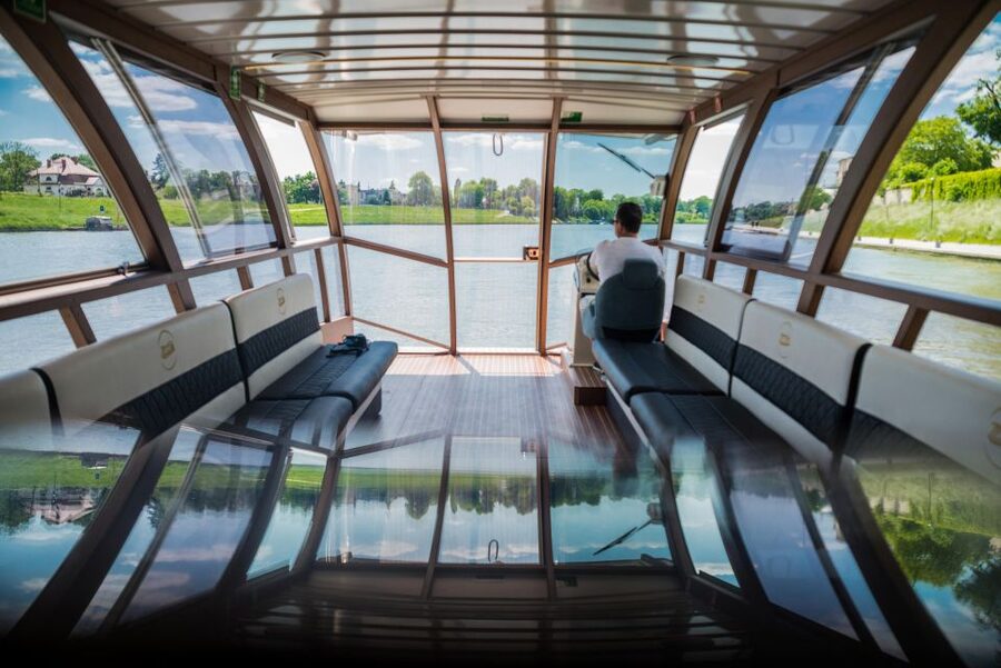 Krakow: Sightseeing Cruise on Vistula River with Audio Guide - Why this Vistula cruise beats another walking tour