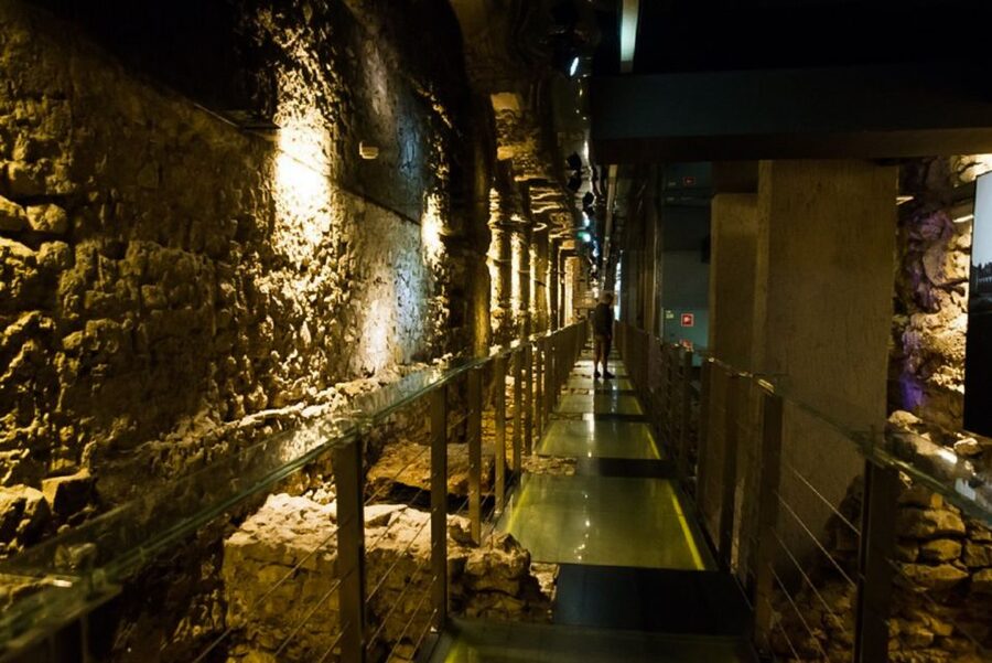 Krakow: Skip-the-Line Rynek Underground Museum Guided Tour - Start strong: what the skip-the-line part changes for your day
