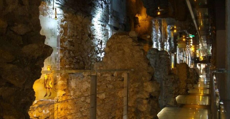 Krakow: Skip the Line Underground Museum Private Guided Tour - Where you meet and how to start smoothly at Rynek Główny 1