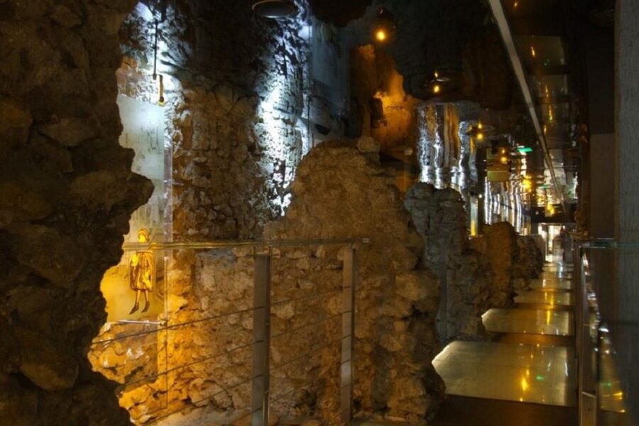 Krakow: Skip the Line Underground Museum Private Guided Tour - The 4-hour option: Old Town highlights on the Royal Route