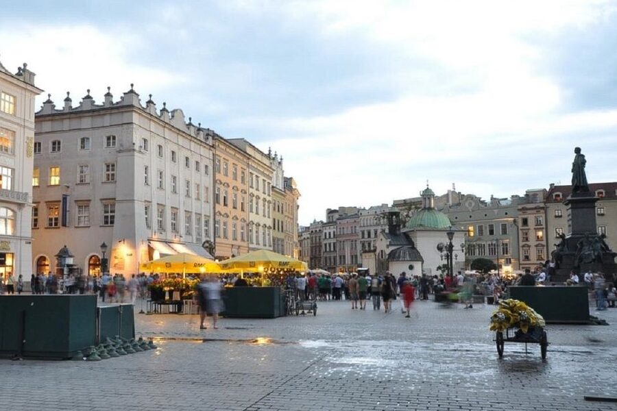 Krakow: Skip the Line Underground Museum Private Guided Tour - Group size and language options: built for real comfort