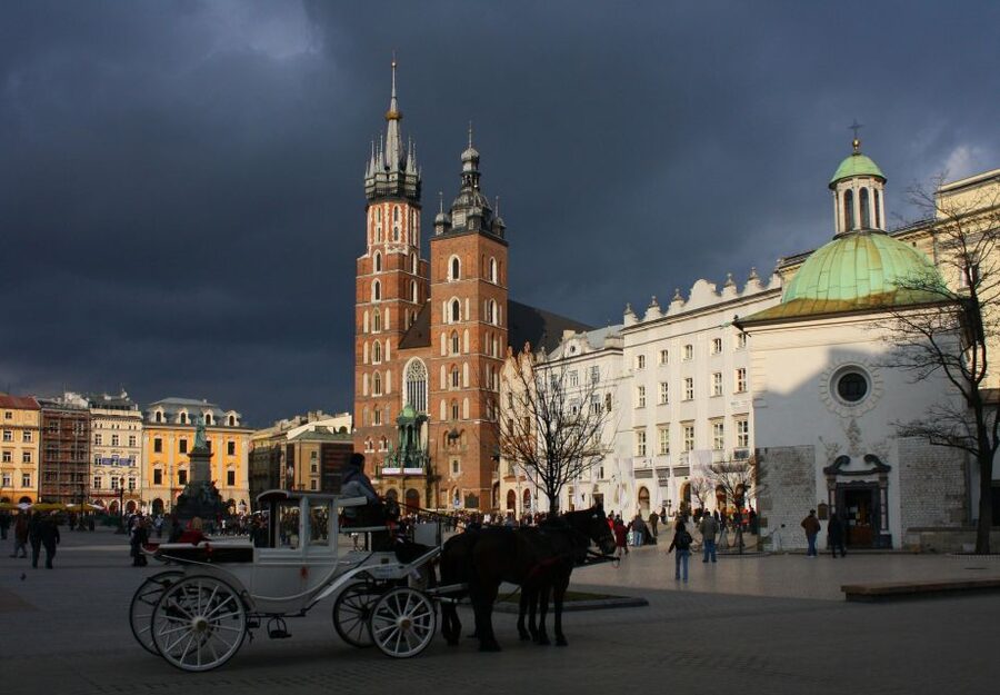 Krakow: Skip-the-Line Wawel Castle & Old Town Guided Tour - Tour value and the reality of group time for $196