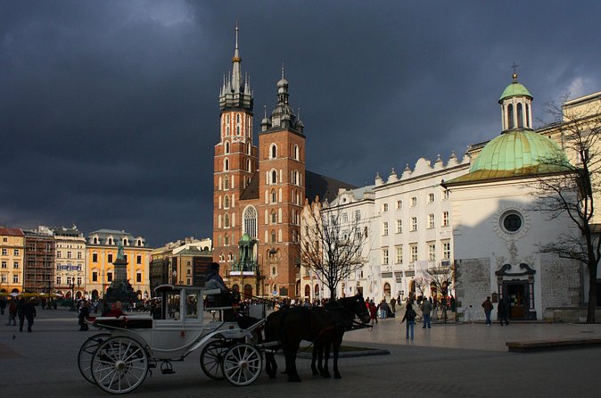 Krakow: Skip-the-Line Wawel Castle & Old Town Guided Tour - Why Wawel Castle should start your Krakow day