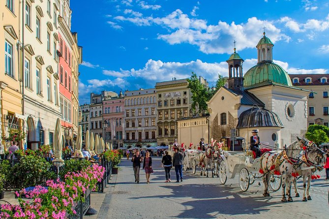 Krakow: Skip-the-Line Wawel Castle & Old Town Guided Tour - Inside the State Rooms, the “court life” feeling