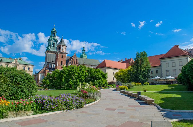 Krakow: Skip-the-Line Wawel Castle & Old Town Guided Tour - Skip-the-line Wawel State Rooms, what it really buys you
