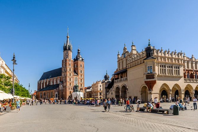 Krakow Small Group Tour from Warsaw with Lunch, Schindler's Factory included - Rynek Glowny and Sukiennice: getting your bearings in 30 minutes