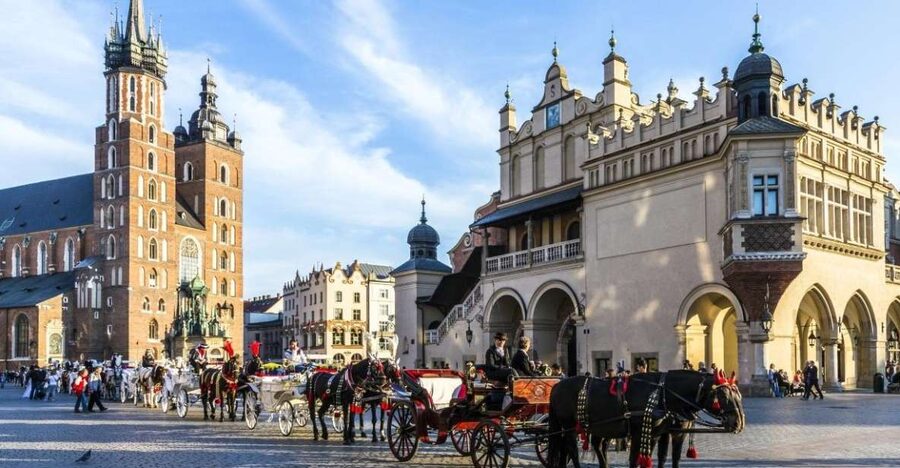 Krakow: St. Mary's Basilica visiting with short guided walk - Price and value: is $29 worth it?