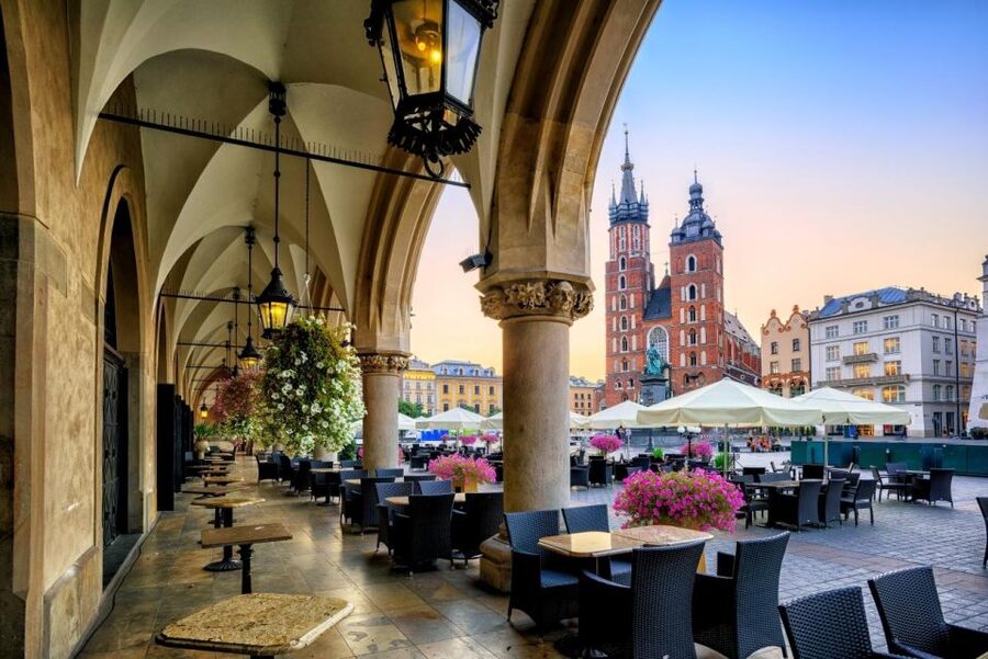 Krakow: St. Mary's Church and Rynek Underground Museum Tour - Inside St. Mary’s Basilica, Why Veit Stoss Still Matters