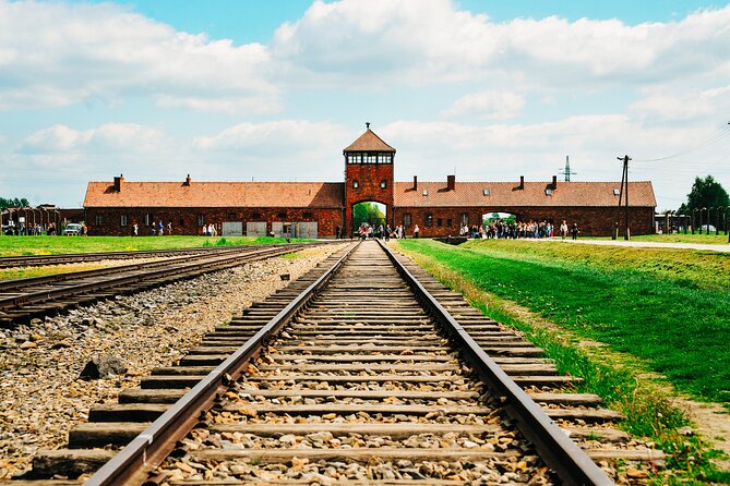 Krakow to Auschwitz-Birkenau Live Guided Tour & Hotel Pick-up - The Short Break That Helps Between Auschwitz I and Birkenau
