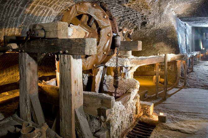 Krakow to Wieliczka: Salt Mine Guided Tour with Ticket & Transfer - Wieliczka in Half a Day, what this tour gets right