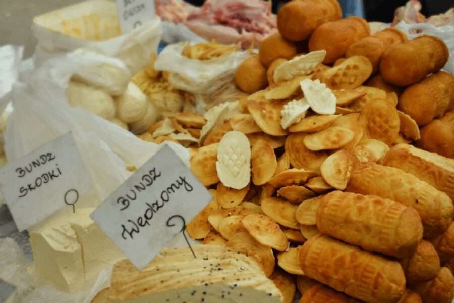 Krakow: Traditional Street Food Walking Tour - What you’ll taste: pierogi, zapiekanka, and Krakow’s bread cousins