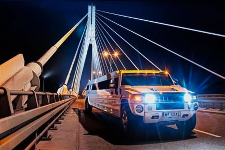 Kraków: VIP Limo Party Tour with Drinks & Club Entry - The 1-hour limo ride that sets your pace in Kraków