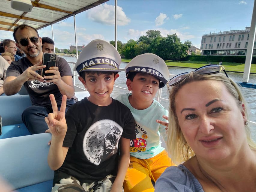 Krakow: Vistula River Cruise with Historical Views - From Wawel Hill to Old Town Icons: What You See First