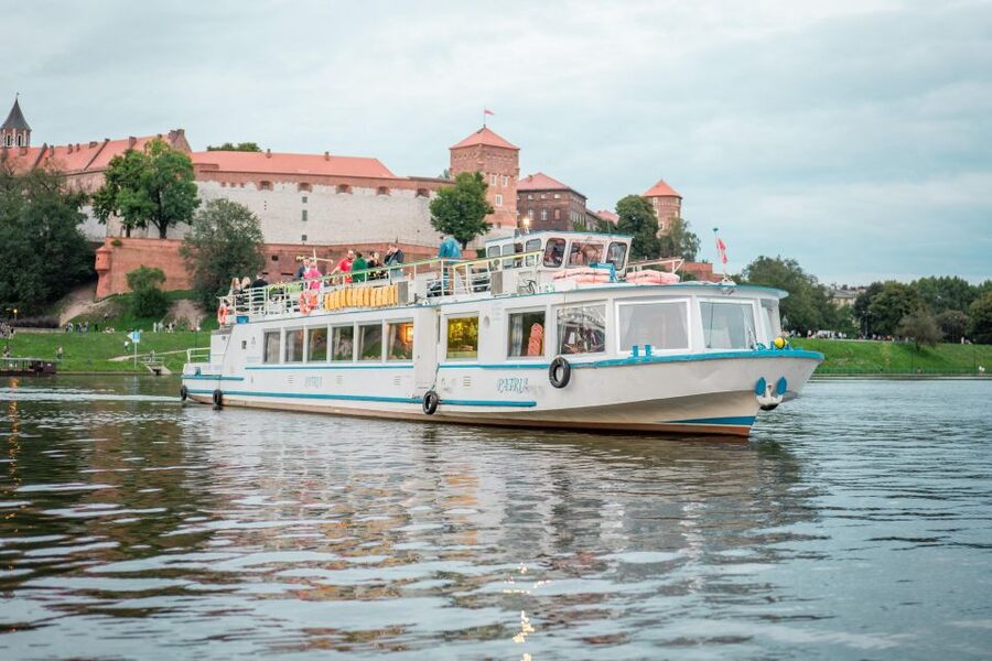 Krakow: Vistula River Panoramic Boat Tour ️ - The exact route: Wawel to Zwierzyniec, then Podgórze and Kazimierz