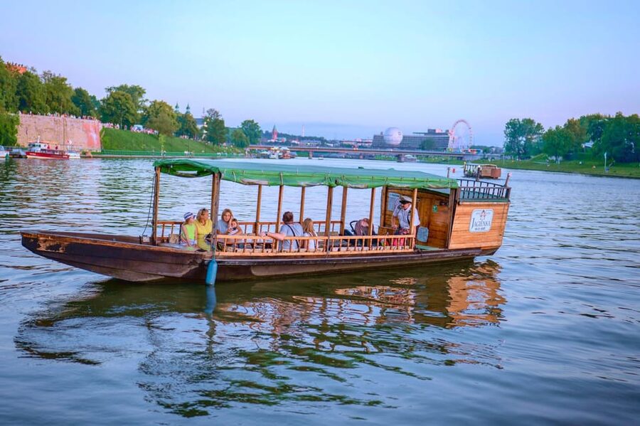 Krakow: Vistula River Sightseeing Cruise ️ - Helena vs Gondola: why the boat type can affect your comfort