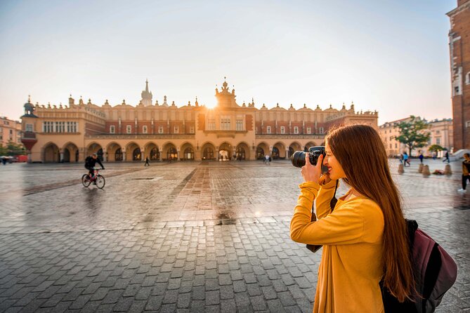Krakow Walking Tour with Audioguide on Your Smartphone - Wawel Cathedral and Wawel Castle on one hill, two very different moods