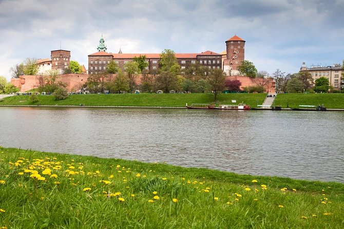 Krakow: Wawel Castle & Cathedral Guided Tour - Why Wawel Feels Like the Center of Poland