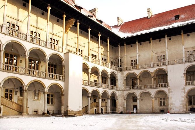 Krakow: Wawel Castle & Cathedral Guided Tour - Castle and Cathedral in One Day: How It Works in Real Life