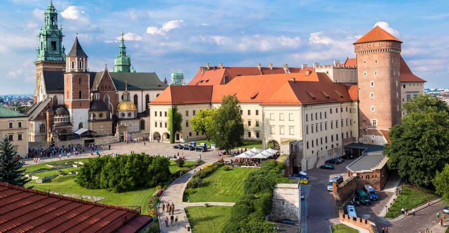 Krakow: Wawel Castle, Cathedral, Rynek Underground & Lunch - Wawel Castle royal rooms: Renaissance, Baroque, and a museum built for stories