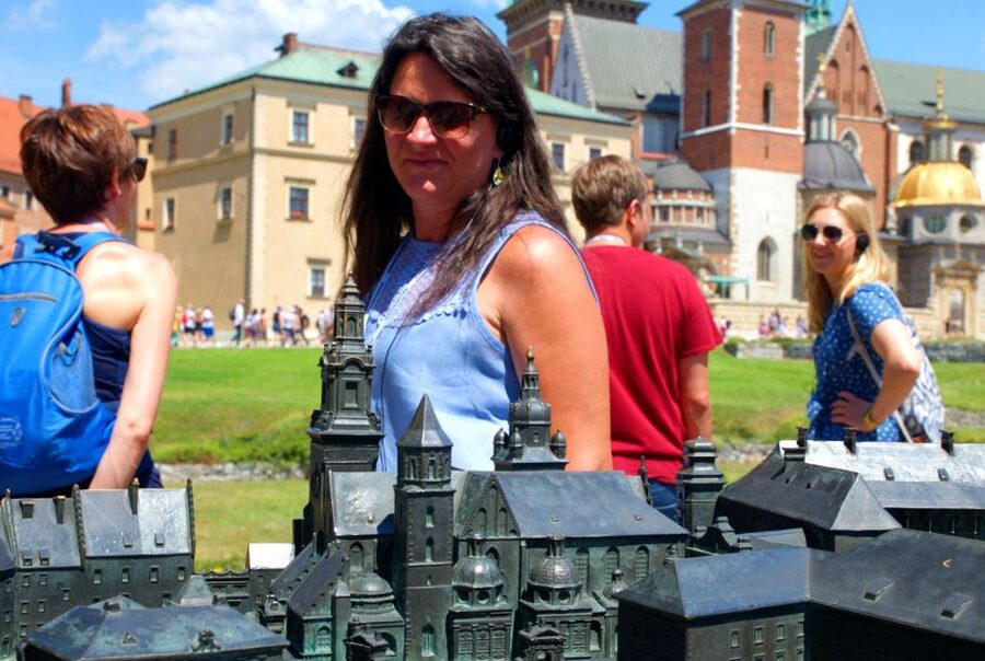 Krakow: Wawel Castle Guided Tour with Entry Tickets - Why Wawel feels different once a guide starts talking