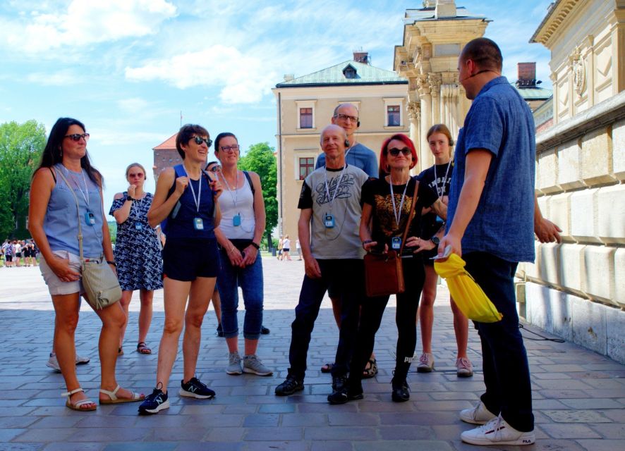 Krakow: Wawel Castle Guided Tour with Entry Tickets - Language options and group style: what changes day to day