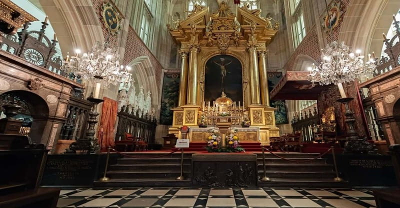 Krakow: Wawel Cathedral Guided Tour with Admission Tickets - Small Group Experience: Up to 15 People and Real-Time Commentary