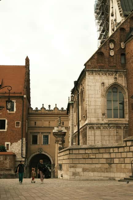 Krakow: Wawel Guided Tour – Cathedral and/or Castle - Who this Krakow Wawel guided tour suits best