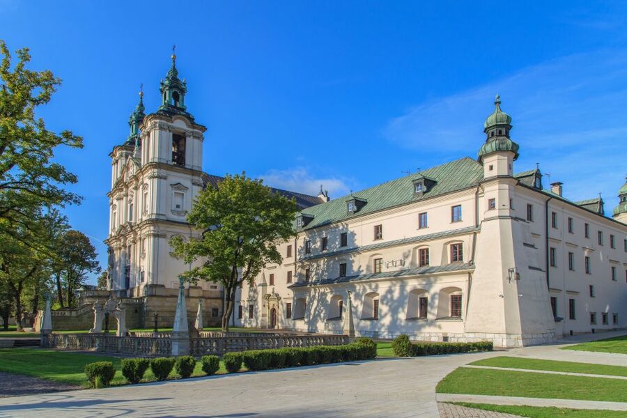Krakow: Wawel Hill Audioguide Tour - Arcaded Courtyard Highlights, and What to Look For Outside
