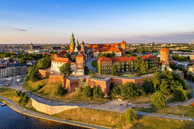 Krakow - Wawel Sightseeing of the Royal Hill - Wawel Dragon Statue: Legend, Fire, and a Fun Ending