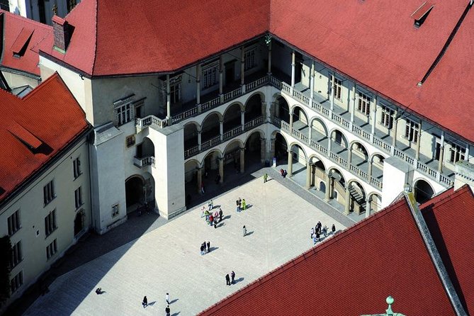 Krakow - Wawel Sightseeing of the Royal Hill - English and Pace: How to Get the Most Out of a 1.5-Hour Walk