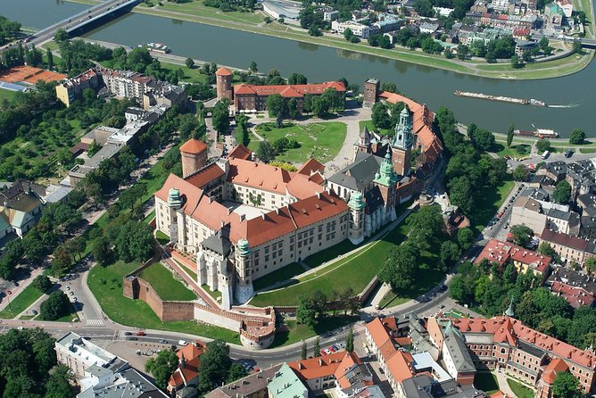 Krakow - Wawel Sightseeing of the Royal Hill - Climbing Wawel Hill: Arms Gate, Kościuszko, and Royal Power