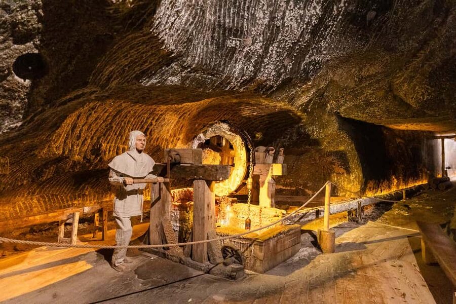 Krakow: Wieliczka Salt Mine Guided Tour - Underground Comfort: Temperature, Clothing, and Timing