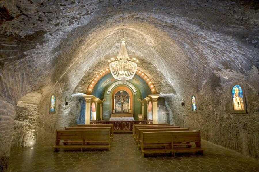 Kraków: Wieliczka Salt Mine Guided Tour with Hotel Pickup - Language choice and why a live guide changes the value