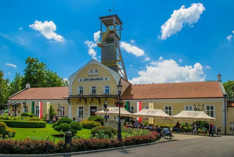 Kraków: Wieliczka Salt Mine Guided Tour with Transfer - The ride back up and exit flow: how to keep the ending smooth