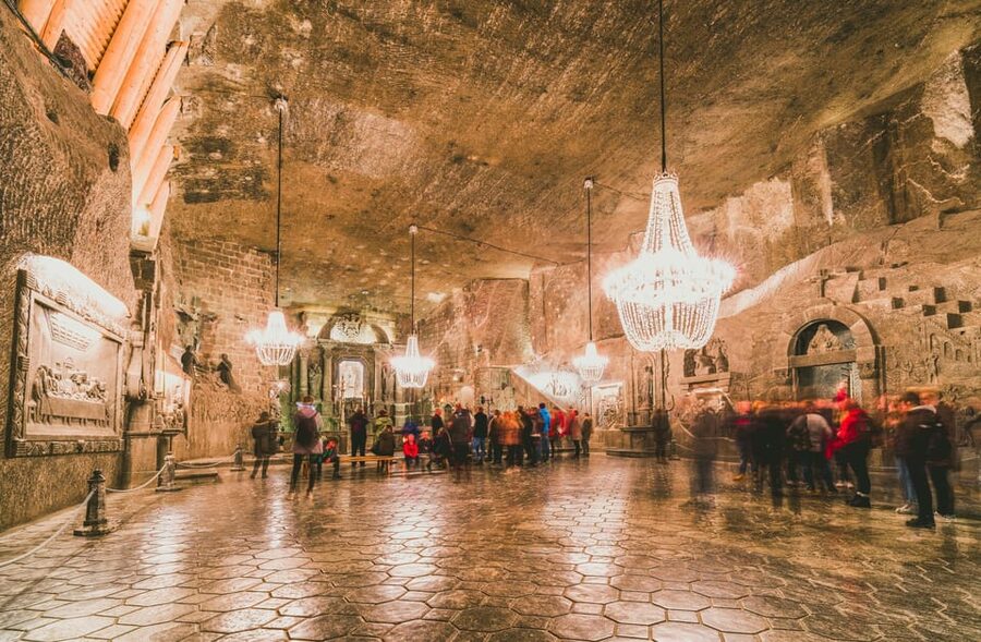 Krakow: Wieliczka Salt Mine Skip-the-Line Live Guided Tour - What Makes the Tour Guide Experience Better (and Sometimes Not)