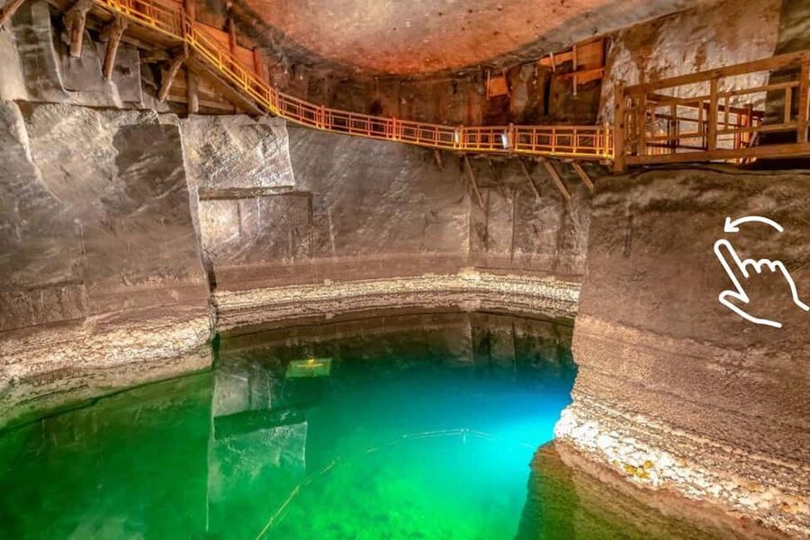 Krakow: Wieliczka Salt Mine Tour with Hotel Pickup & Guide - The Arrival Moment: Photo Stop and Settling Into the Guided Route