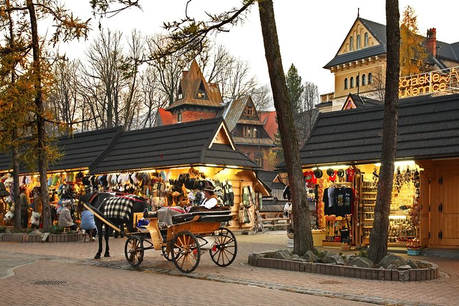 Krakow–Zakopane: Cable Car, Chocholow Baths, Cheese & Vodka - Guides and group energy: why the day often feels smooth
