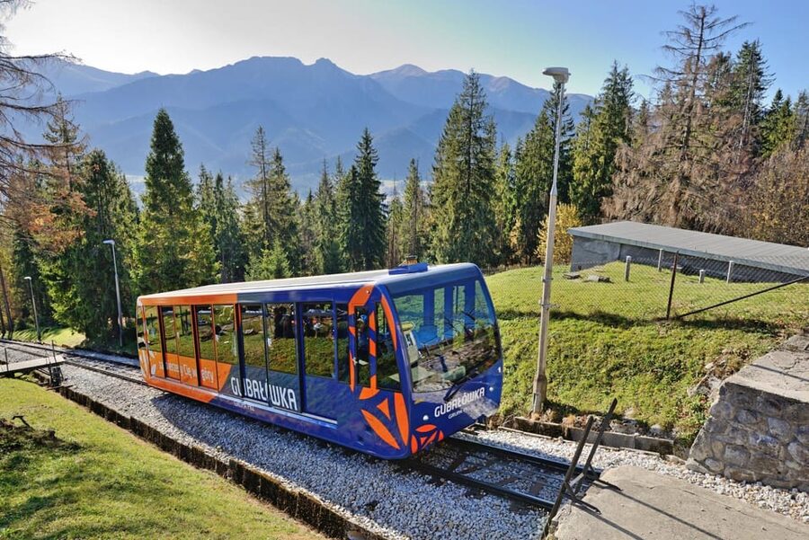 Krakow: Zakopane Cable Car, Vodka, Cheese & Hot Springs Tour - Zakopane free time, Krupówki is where you should aim your feet