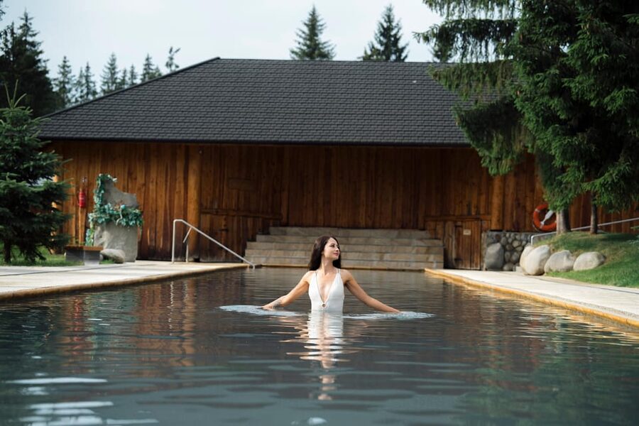 Krakow: Zakopane Cable Car, Vodka, Cheese & Hot Springs Tour - Guide and driver teamwork, the part that makes timing feel easy