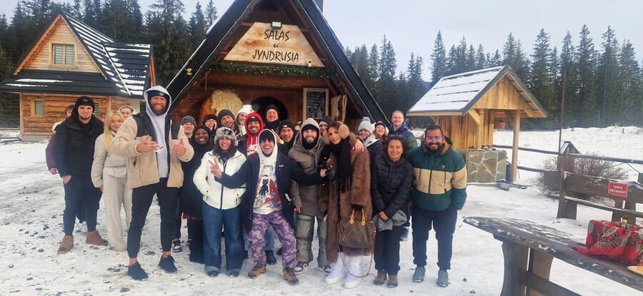 Krakow: Zakopane Cable Car, Vodka, Cheese & Hot Springs Tour - Chochołów wooden village stop, where the photos are easy