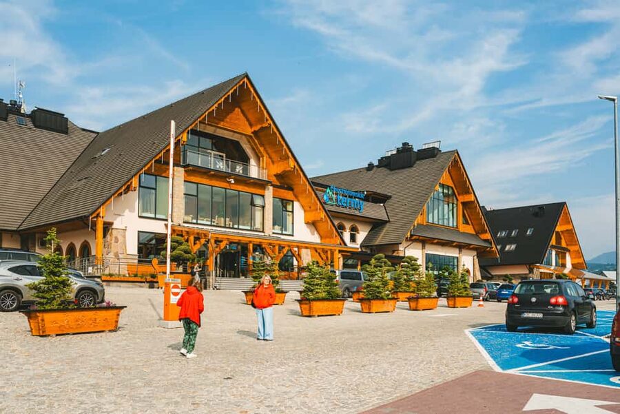 Krakow: Zakopane One Day Trip with Funicular & Thermal Pools - Weather, crowds, and other realistic considerations