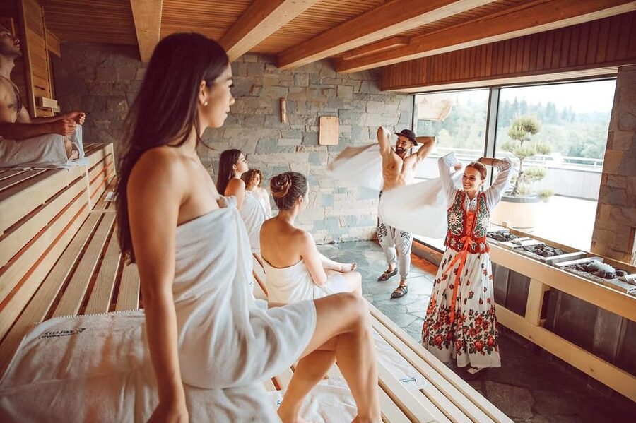 Krakow: Zakopane, Thermal Springs, Cable Car, Local Tasting - Zakopane free time and Krupówki: spend your 2.5 hours like a local