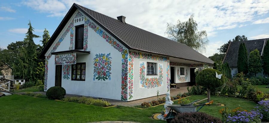 Krakow: Zalipie Village Tour - The ride from Krakow to Zalipie, and how the guide shapes the day