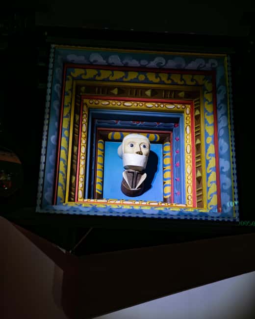 Legends of Cracow Show - Legends of Cracow robotic show, right by Krakowska Galeria