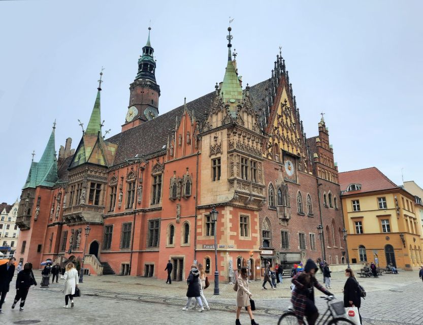 Legends of Old Town 1 Hour Walking Tour in Wroclaw (English) - Plac Solny for 15 Minutes: A Breather That Keeps You Moving