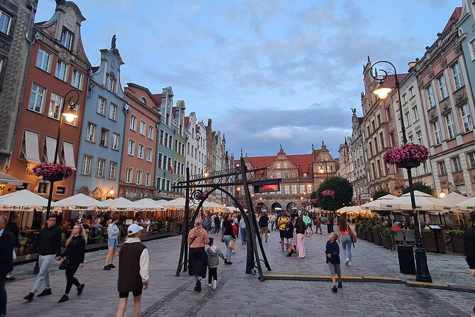 Lions & Unicorns of Gdańsk: Self-Guided Fantasy Puzzle Walk - Highland Gate and Golden Gate, where your story starts with Renaissance drama
