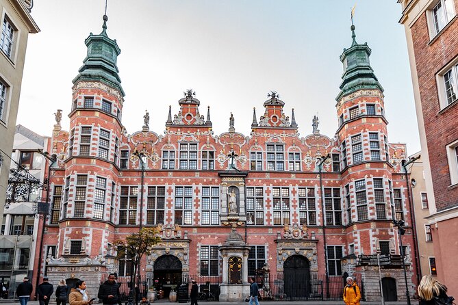 Lions & Unicorns of Gdańsk: Self-Guided Fantasy Puzzle Walk - From Wały Jagiellońskie to Green Gate, your walking route has an endpoint