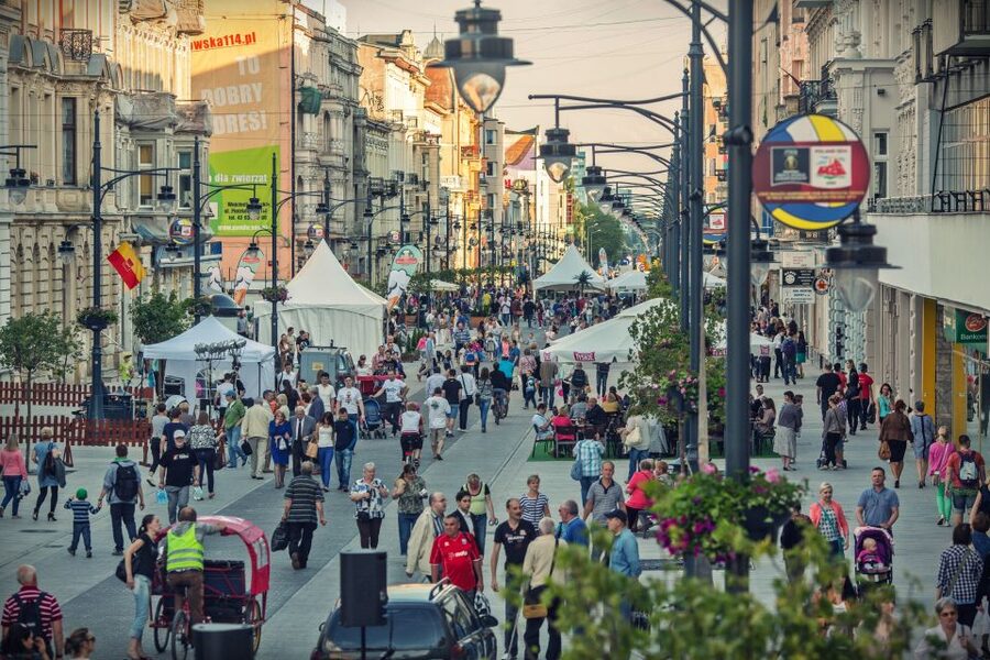 Lodz: Private City Walking Tour - Manufaktura and the Poznanski family: how industrial power became a public plaza